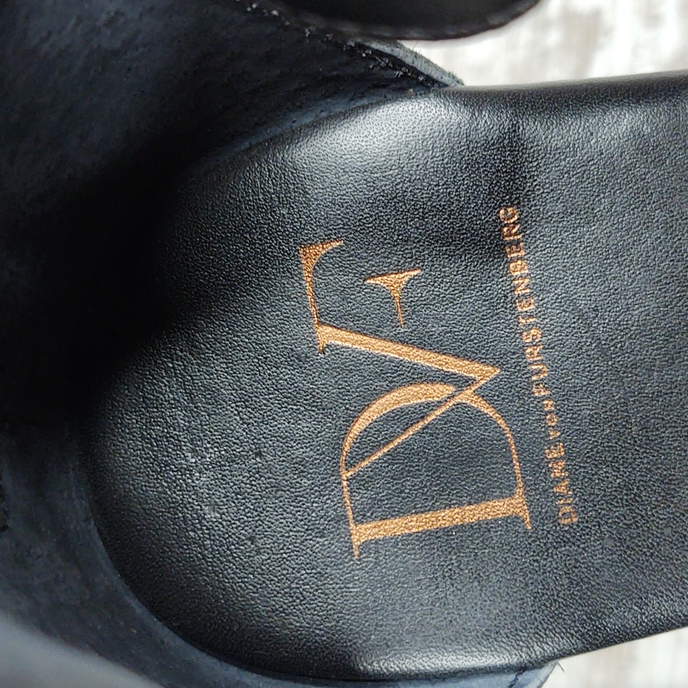 Diane Von Furstenberg Black Cutout Leather Wedge Sandals - Picture 13 of 15